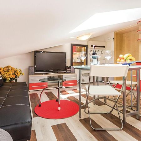 Beautiful Apartment In Opatija With Kitchen Buitenkant foto