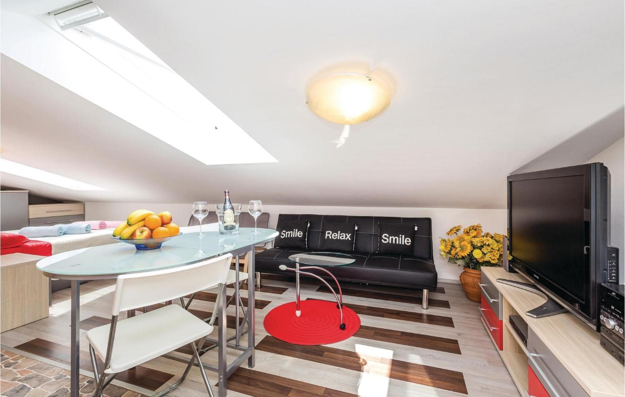 Beautiful Apartment In Opatija With Kitchen Buitenkant foto