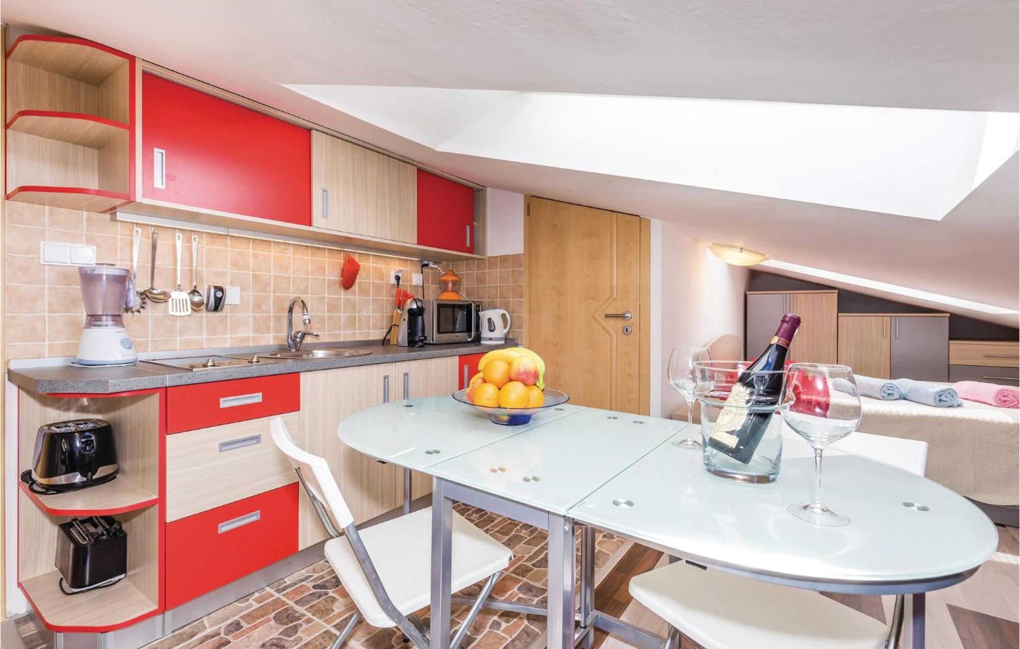Beautiful Apartment In Opatija With Kitchen Buitenkant foto